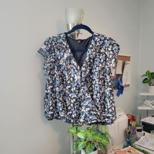 Cute Light Flowered Top Large V-Neck Wrap Effect Elastic Waistband  EUC